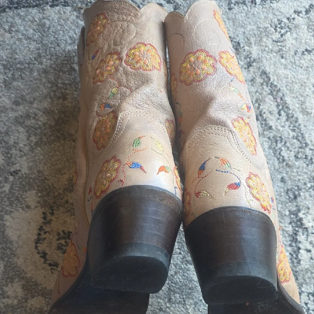 Lucchese Tan Leather Boot Interior Detail - Picture 7 of 11